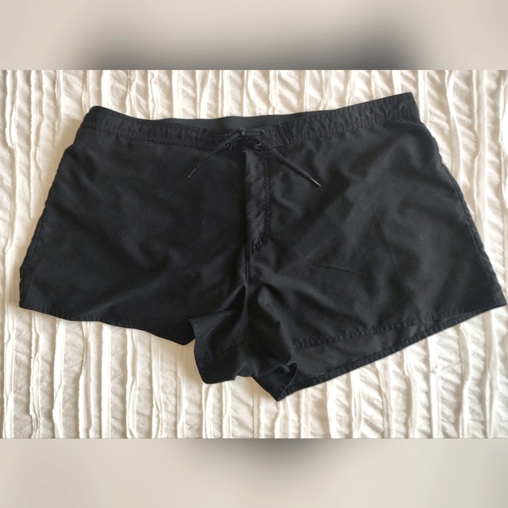 TROPICAL ESCAPE Sz 18 Women's Black Sport/Swim Board Short